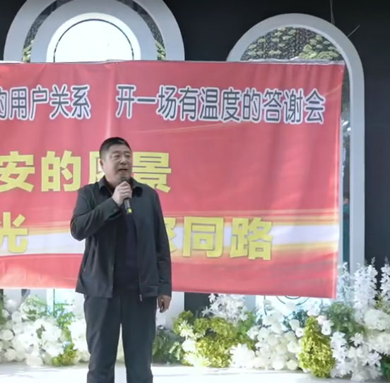 雨禾種業(yè) 走進(jìn)前鋒農(nóng)場(chǎng) 景經(jīng)理講解優(yōu)質(zhì)水稻品種